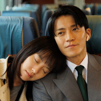 小栗旬が13年ぶりに王道ロマンティックコメディに出演。Netflixシリーズ『匿名の恋人たち』独占配信中