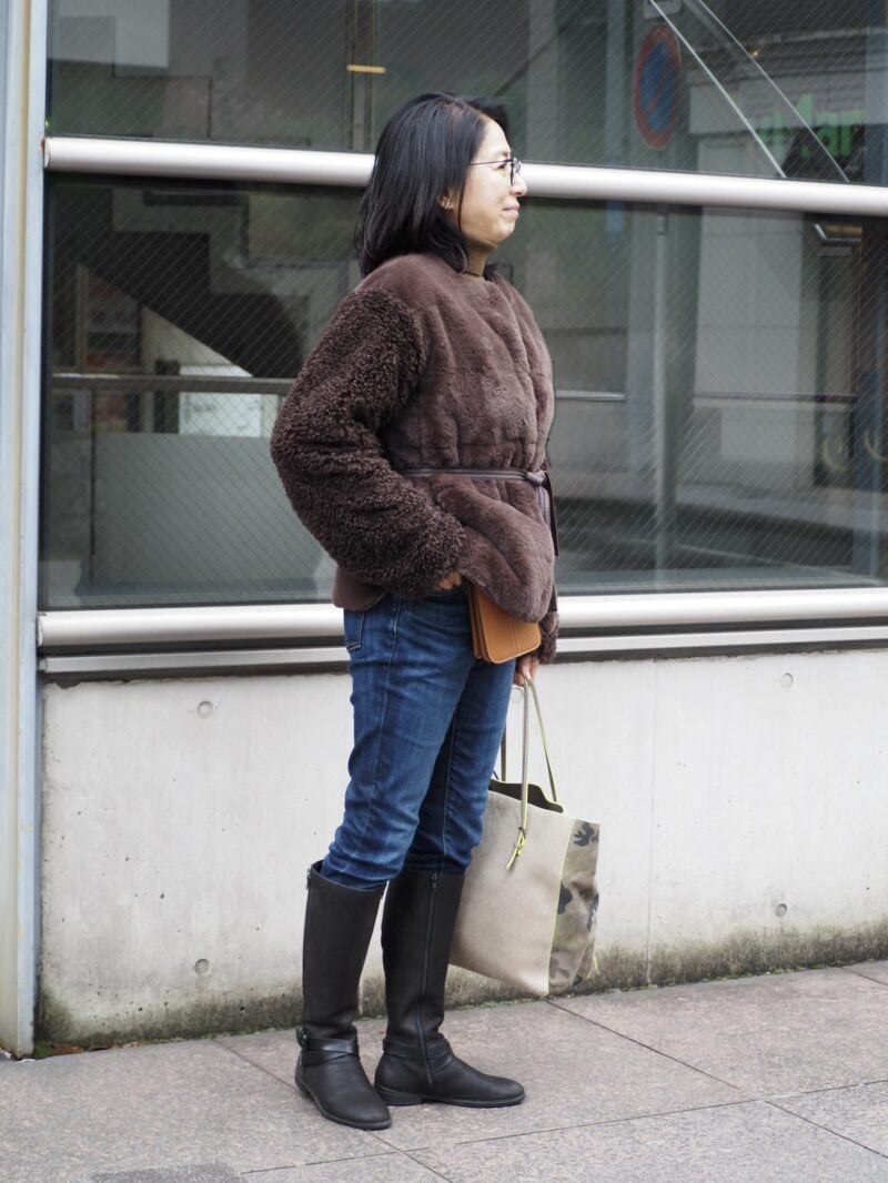 【1週間スナップ】体型も寒さも気になる50代、どうすれば？ ぐっとあか抜けるシンプルコーデの最適解