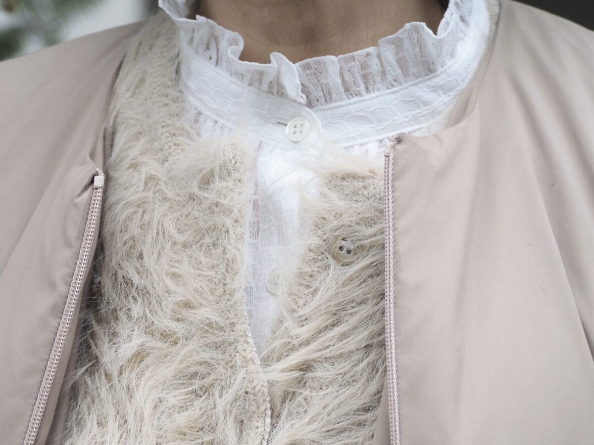 フリルブラウス