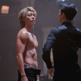 交わることのなかった正反対の二人が〈10ダンス〉に挑むことになり……。Netflix映画『10DANCE』独占配信中