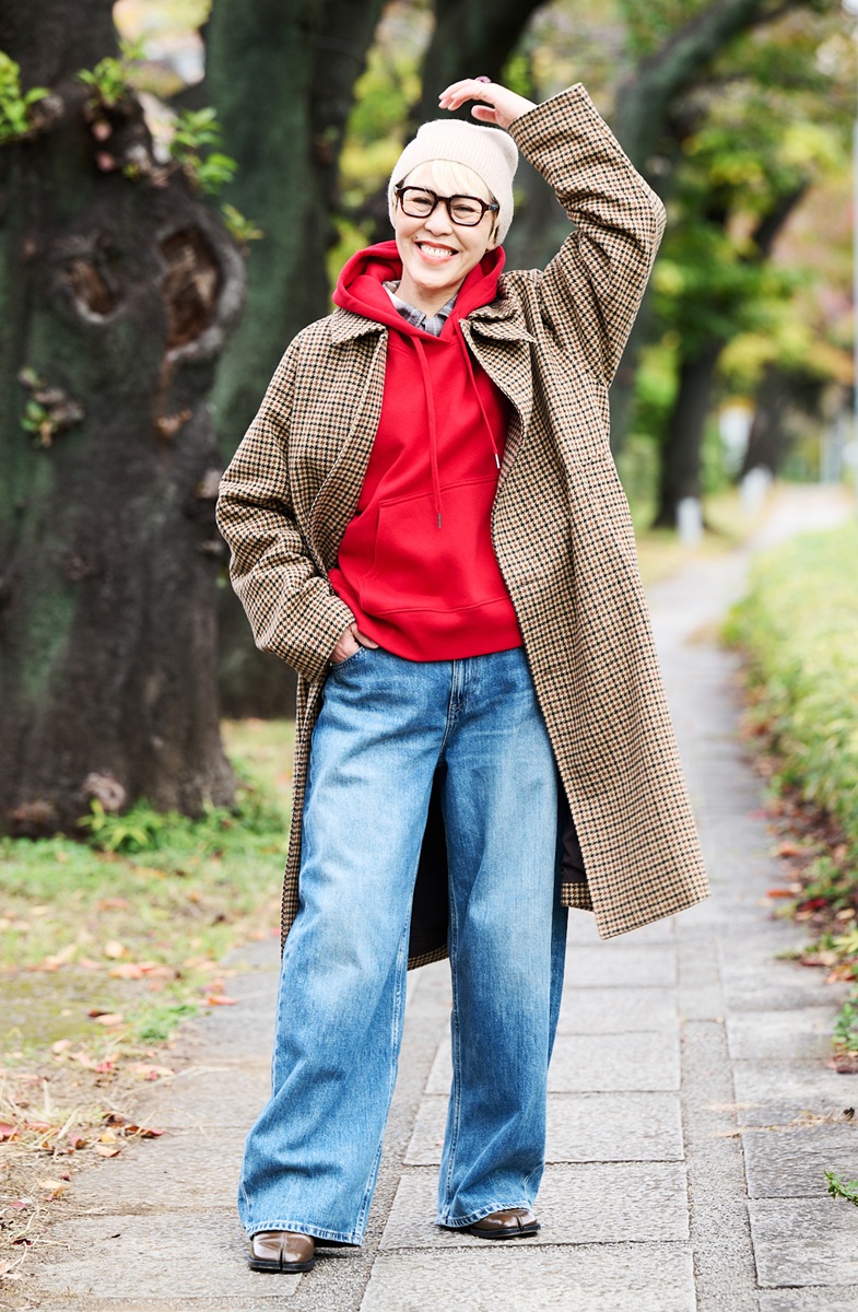 トレンドカラーの赤のパーカーで初詣