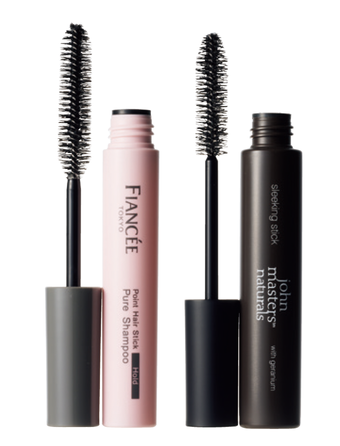 （右）オーガニックの植物オイルが髪に浸透し、整えながらケアも叶える。 スリーキングスティック N 15g ¥2,530／ジョンマスターオーガニック　 （左）ピタッとまとめる強力キープ処方。 フィアンセ ポイントヘアスティック ホールド ピュアシャンプーの香り 10mL¥990／井田ラボラトリーズ