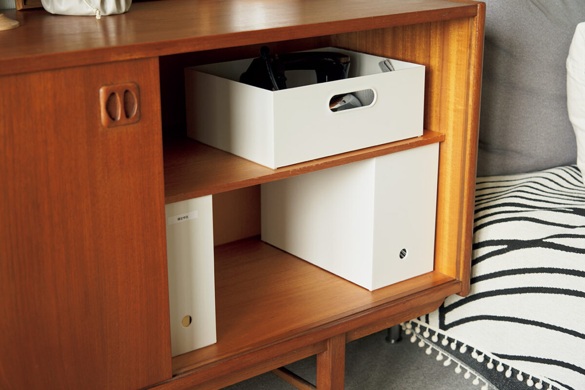 出番の少ない書類を収納。つい最近、プラスチックケースを減らしたばかり。