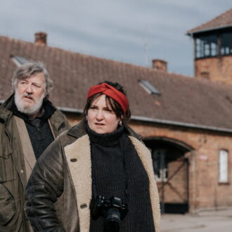 ホロコーストを生き抜いた父とNY生まれの娘の旅を描く。『旅の終わりのたからもの』© 2024 SEVEN ELEPHANTS, KINGS&QUEENS FILMPRODUKTION, HAÏKU FILMS