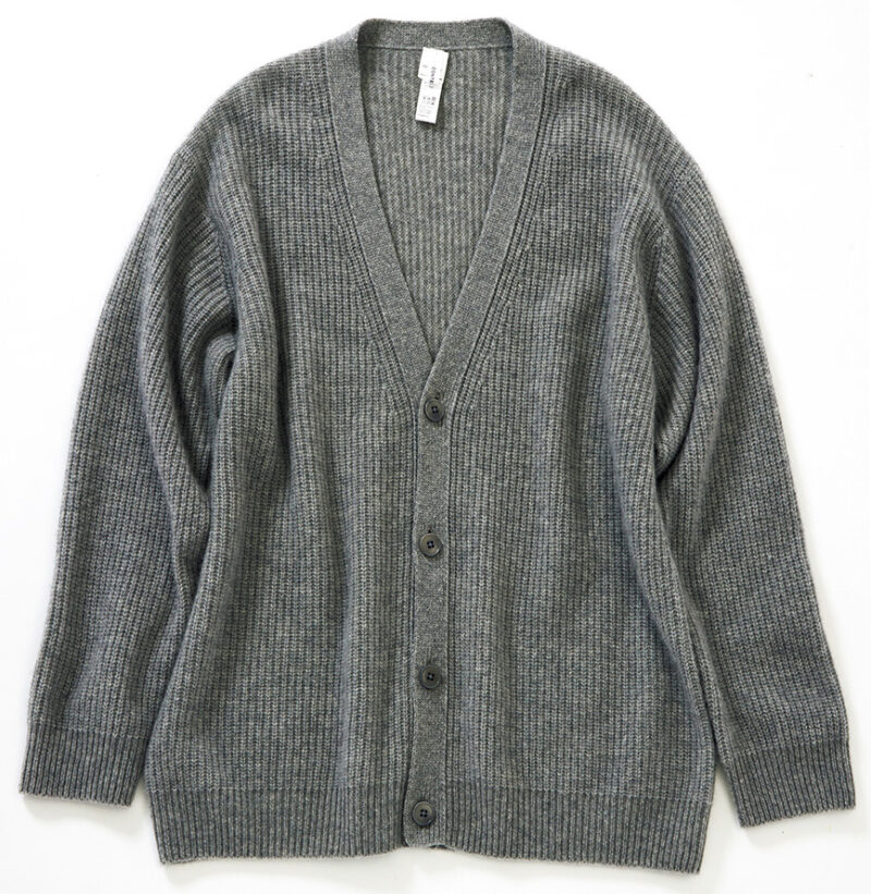 カーディガン¥66,000 /コンテンポ(ヤエカ ホーム ストア)