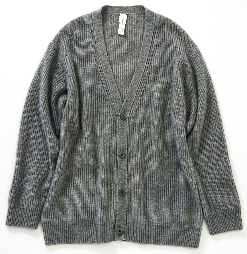 カーディガン¥66,000 /コンテンポ(ヤエカ ホーム ストア)