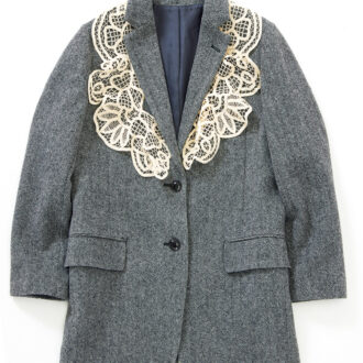 レースの襟付きジャケット¥68,200／エリテ（ケイエムディーファーム）