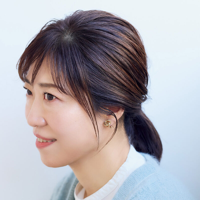 【50代のヘアアレンジ】清潔感とこなれ感を生む、超簡単アレンジをマスターせよ！