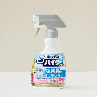 花王 キッチン泡ハイター 無臭性 ハンディスプレー 本体、つけかえ用ともに400mL ¥390（編集部調べ）／花王