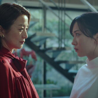 永野芽郁と鈴木京香が火花を散らす！Netflixシリーズ『御手洗家、炎上する』独占配信中