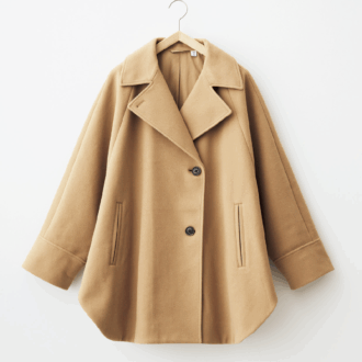 【GUで指名買い】 今買いたい「ケープコート」が50代のファッションを格上げ！ GU コージーメルトンケープコート ¥7,990