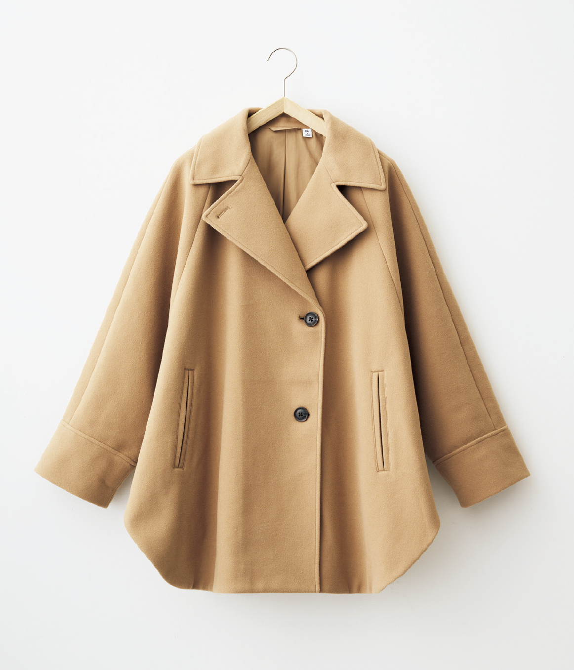 【GUで指名買い】 今買いたい「ケープコート」が50代のファッションを格上げ！ GU コージーメルトンケープコート ¥7,990