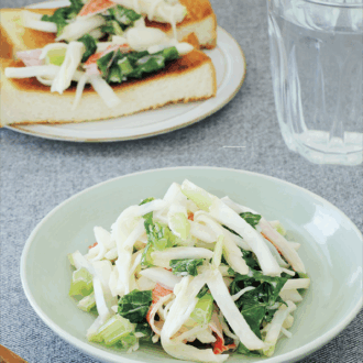 パンにのせてもおつまみにも！
「かぶとかにかまのからしマヨ和え」