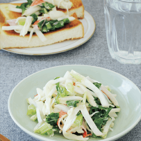 パンにのせてもおつまみにも！
「かぶとかにかまのからしマヨ和え」