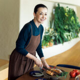 桐島かれんさんの素敵な暮らし
焼きたてのアップルパイであたたかな冬時間を