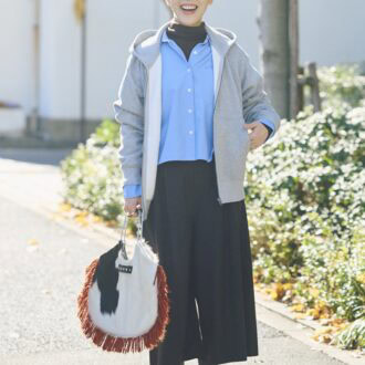 ユニクロのショート丈シャツを、キュロットパンツと合わせて