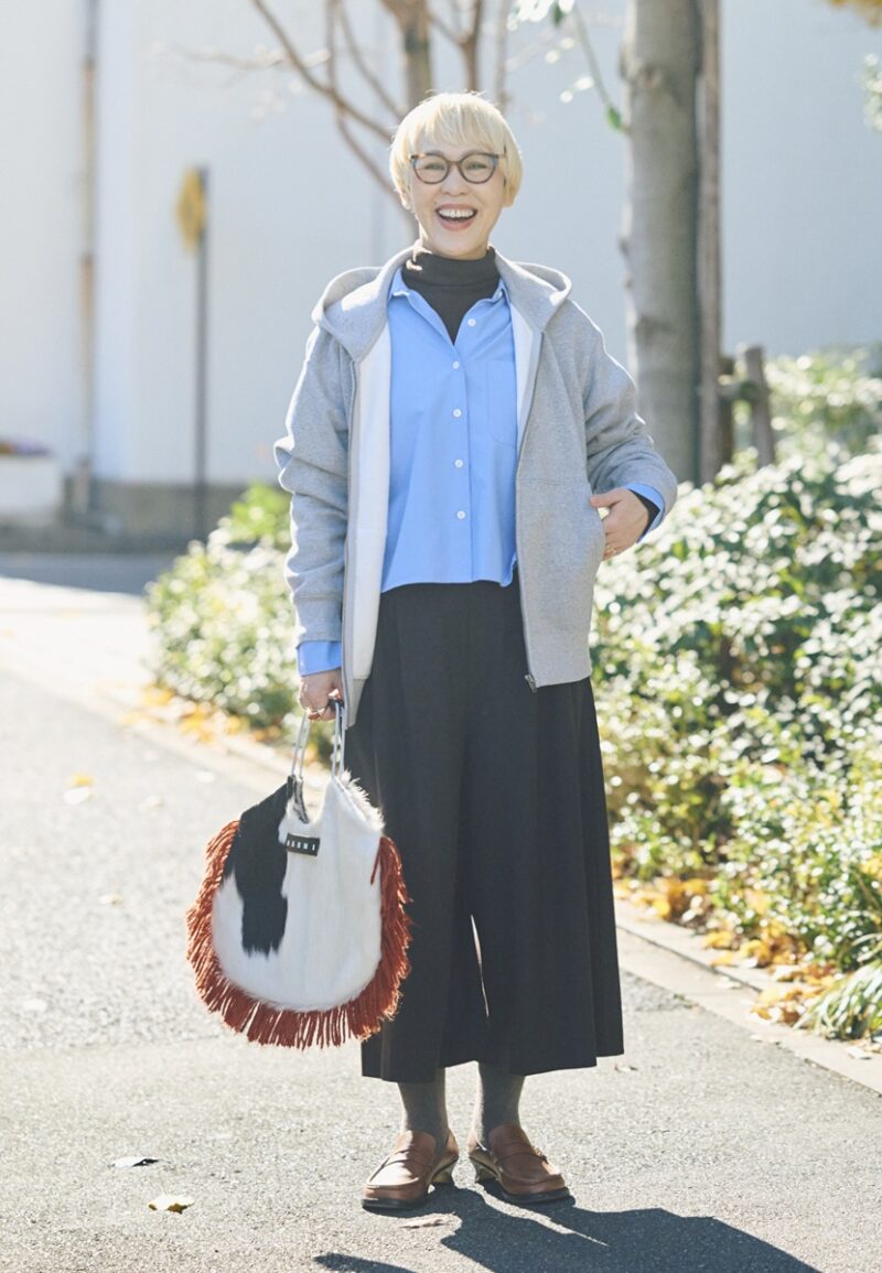 ユニクロのショート丈シャツを、キュロットパンツと合わせて