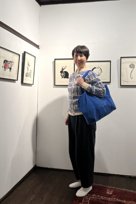 【京都スナップ】北欧土産のブルーのニットカーディガンが主役の冬コーデ