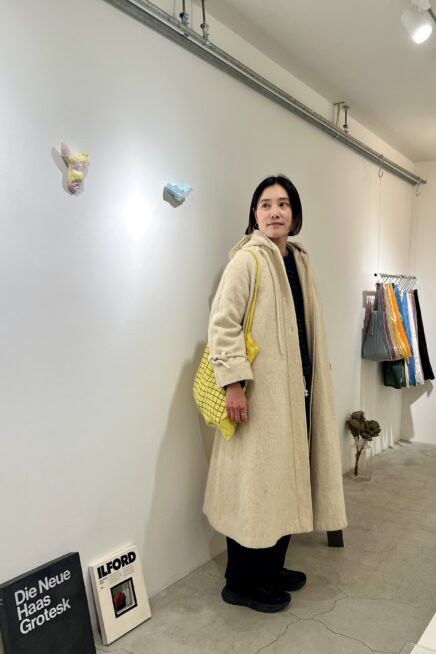 【京都スナップ】ヴィンテージのAラインコートをエコバッグで軽やかに