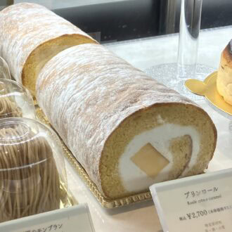 プリンロール　ホール2700円、カットケーキ648円（すべて税込）