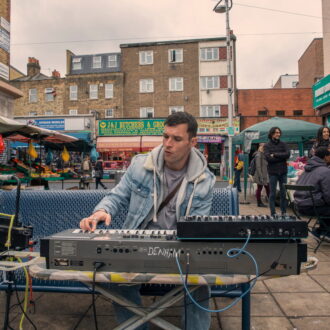 イギリス発の音楽映画。『あの頃輝いていたけれど』Netflixで独占配信中