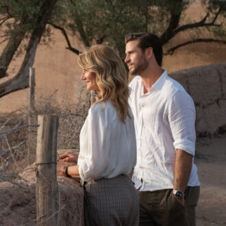 スランプに陥った作家の再出発を描く。Netflix映画『ロンリー・プラネット』独占配信中