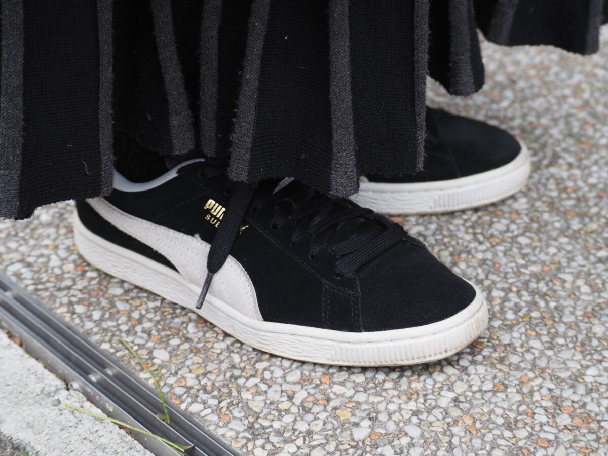 プーマのスニーカー