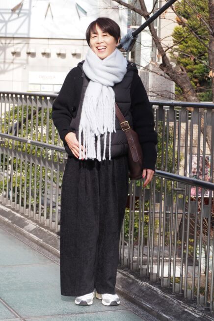 【スナップ】「プラスオトハ」の異素材アウター×ベロア調パンツで防寒＆おしゃれを両立