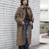 【スナップ】「ザラ」と「ドクターマーチン」のレザー小物で引き締める！ 50代のピリ辛デニムコーデ