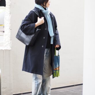 【スナップ】50代のおしゃれは足元で差がつく！ 「カンペール」のボリュームスニーカーとデニムの最強マッチング