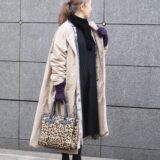 【スナップ】50代の上品モノトーンコーデ レオパード柄のバッグがアクセント！