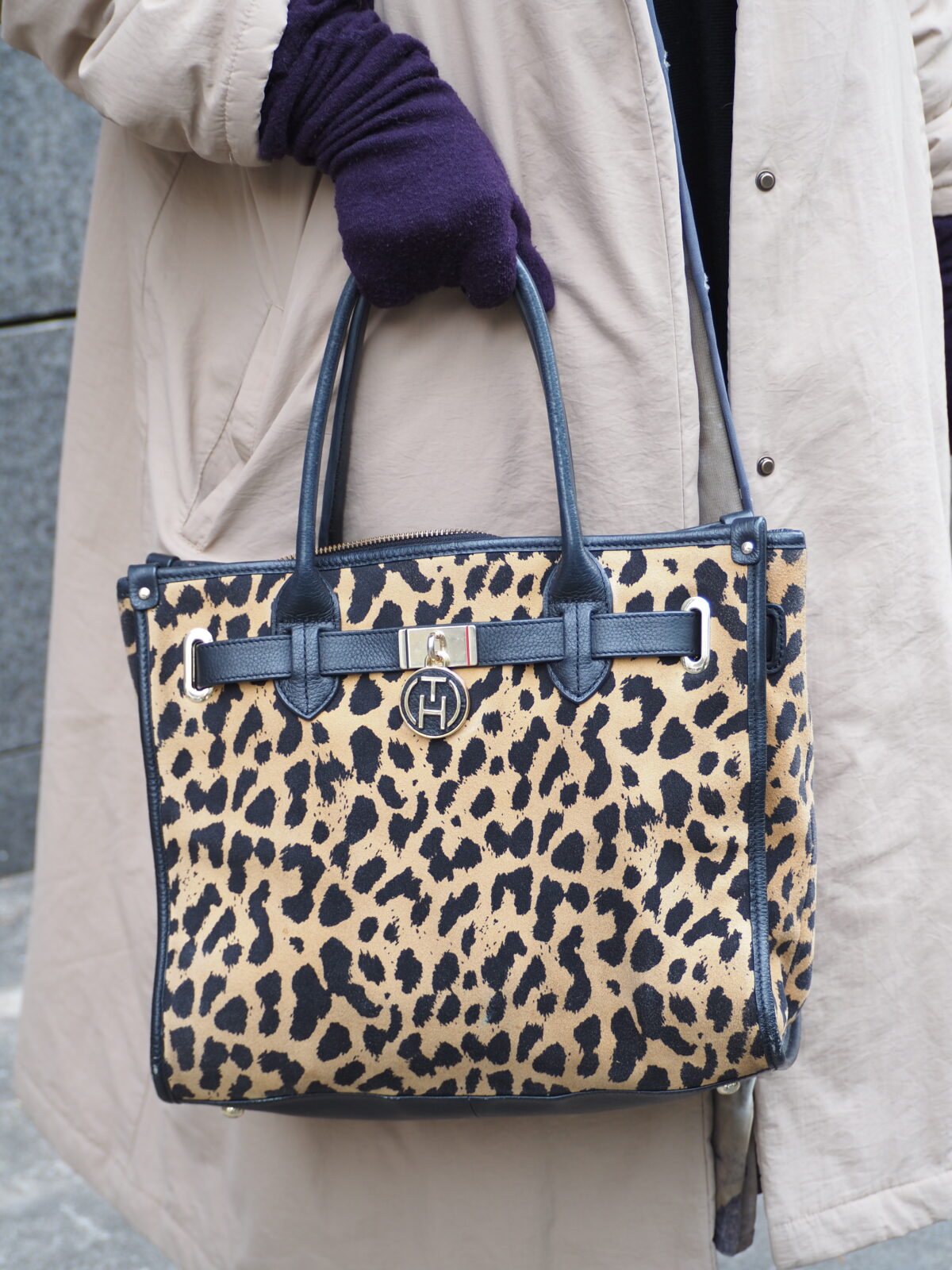 トミーヒルフィガーのバッグ