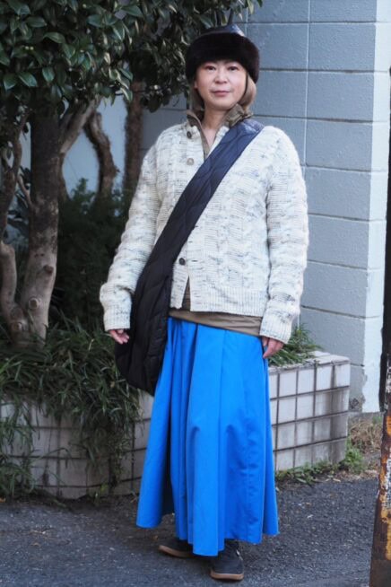 【スナップ】代官山で見つけた50代のおしゃれさんを激写！ 参考にしたい冬の挿し色テクニック