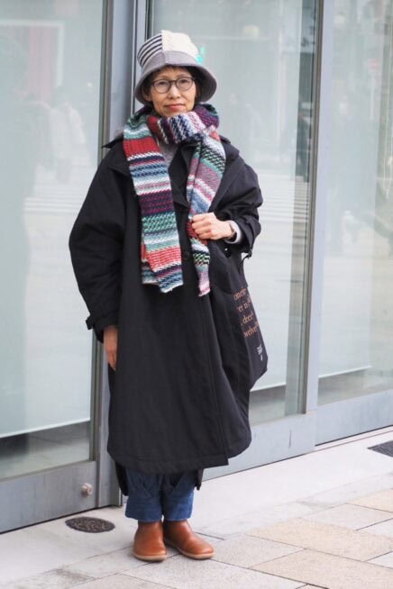【スナップ】トレンドの「機能性アウター」で真冬を乗り切る！ ポップなマフラー＆帽子がアクセントに