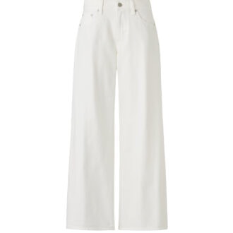 ローライズワイドジーンズ　4990円（税込）