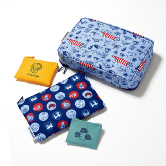 北欧テイストのカラーリング！人気の柄が大集合 1. 特大立体ケース 長辺25㎝と6㎝のマチでたっぷり入る！旅行に、衣服の整理に、大活躍 ［サイズ（約）］奥行17.5×幅25×マチ6㎝ 2. 大ポーチ 郵便物の整理にも！メイクポーチなど多目的に ［サイズ（約）］縦14.5×横22㎝ 3. 中ポーチ カードがぴったり入る！クレカ・ポイントカード入れに ［サイズ（約）］縦8×横11. 5㎝ 4. ミニポーチ 小銭やキーケースに何かと便利な極小サイズ ［サイズ（約）］縦6.5×横8.5㎝