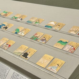 小倉百人一首歌留多（おぐらひゃくにんいっしゅかるた）尾形光琳筆、江戸時代・18世紀／個人蔵（京都国立博物館寄託品）01