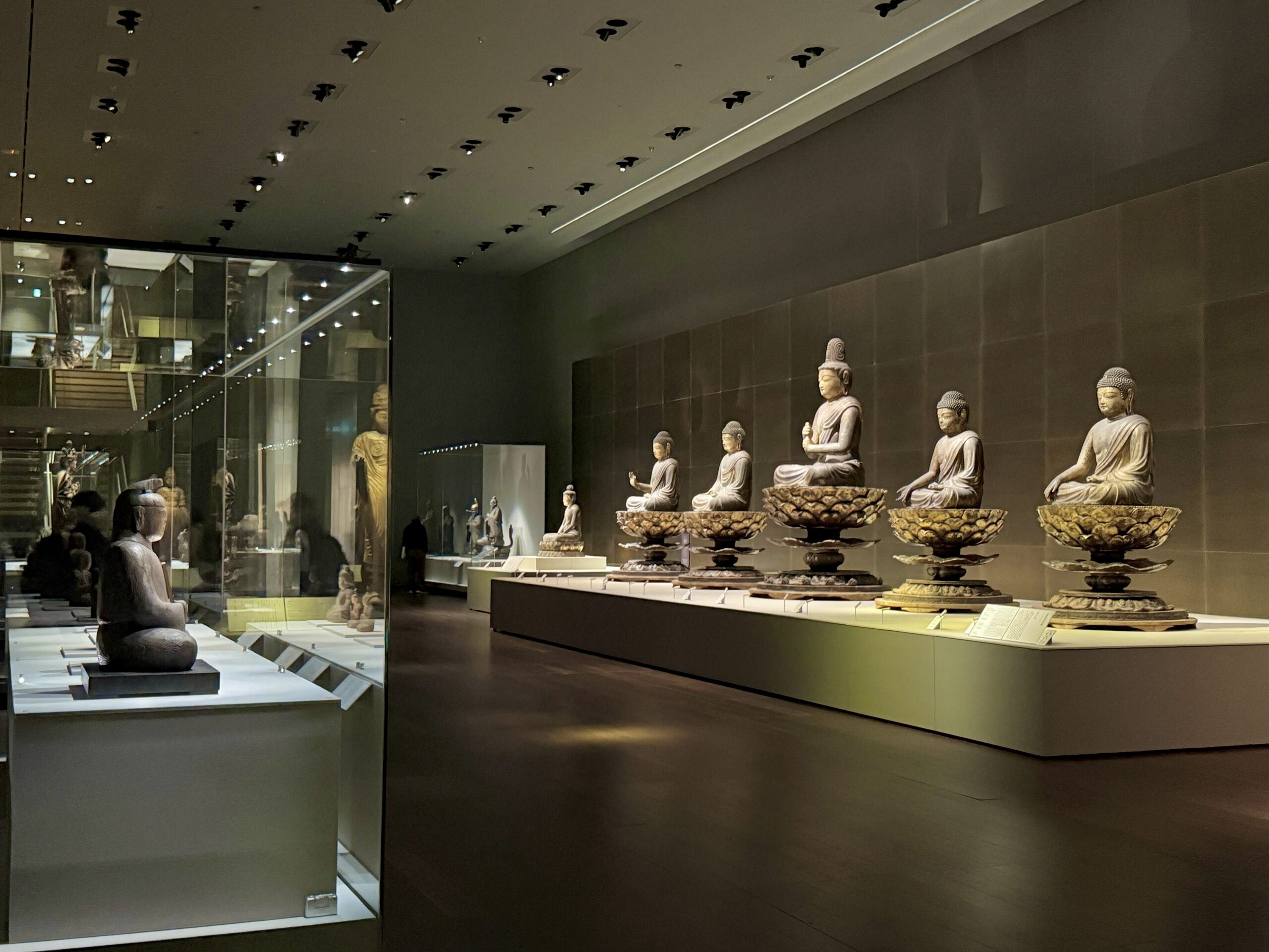 五智如来坐像(ごちにょらいざぞう)国宝、平安時代・8世紀/京都・安祥寺所蔵(京都国立博物館寄託品)