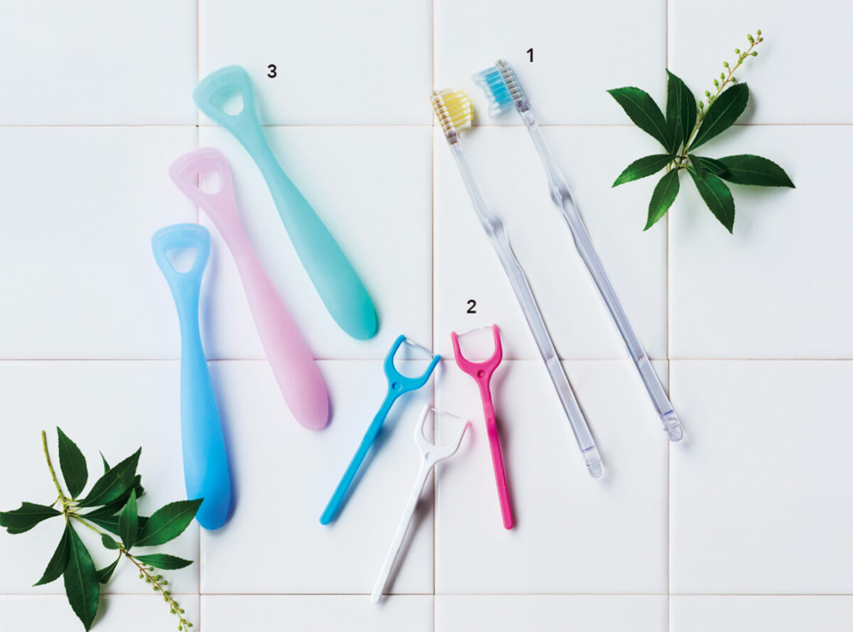 1. “奇跡の歯ブラシ”から誕生朝晩の歯ブラシセット 朝用は裏側の歯と歯の隙間に最適な凸型、夜用は表側の歯と歯ぐきの境目にフィットする凹型。真逆の形状の歯ブラシを朝晩使用し、磨き残しを減らす。 奇跡の歯ブラシ〈SUN〉&MOON歯ブラシ ¥1,240/奇跡の歯ブラシ 2. 届きにくい奥歯の間の歯垢もとりのぞく 歯垢がたまりやすくお手入れしにくい奥歯の歯間にも、入りやすいY字型。切れにくい高強度フロスを使用。 クリニカアドバンテージ デンタルフロスY字タイプ 18本入 ¥330(編集部調べ)/ライオン 3. ソフトなタッチでらくらく舌みがき 適度な弾力をもつ3枚のブレードを採用することで、舌にかかる力をやわらげて心地よくケア。細菌の巣である舌苔を除去します。 ソフト舌クリーナー 「舌も!」 ¥660/ののじ