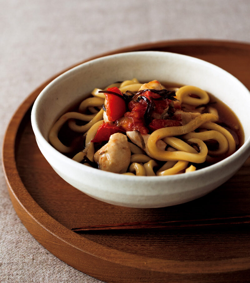 塩昆布とトマト、鶏ささみのうどん