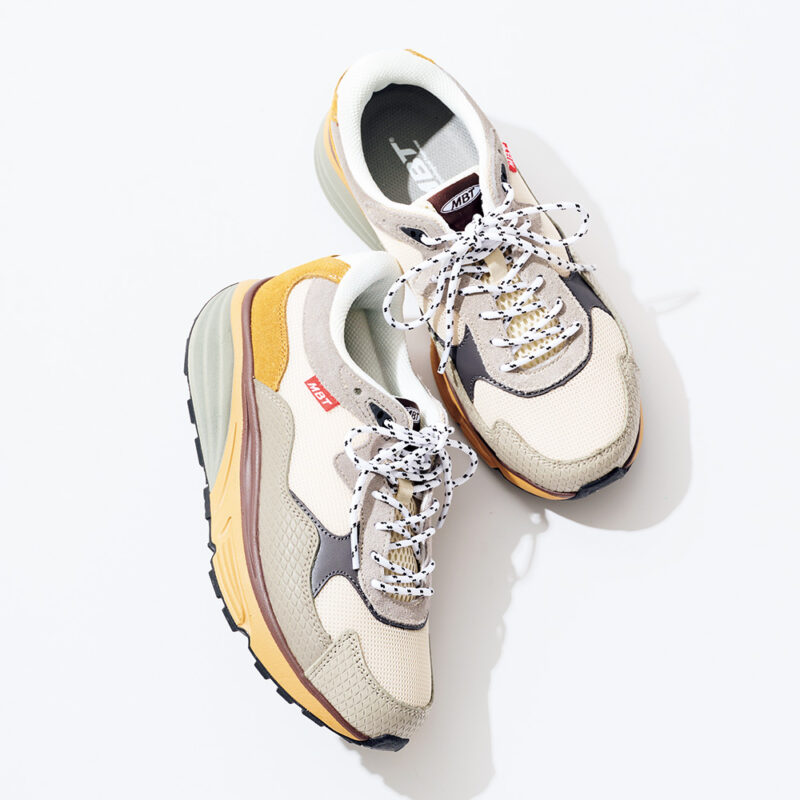 MBT NARITA 全3 色 22.5 ~ 25.5cm ¥29,700 /トレンドジャパン