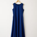 【ユニクロで指名買い】50代が選ぶべき一着 
オン＆オフで使える美シルエットのワンピース