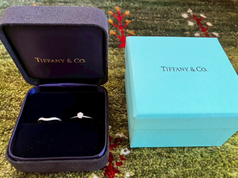 重ね付けできるようなデザインの指輪が……