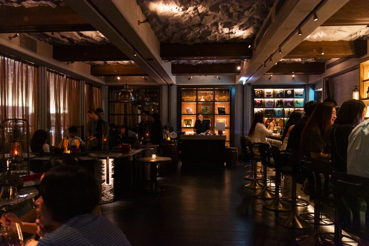 マカオのホテルバー。女性の一人旅にも安心。