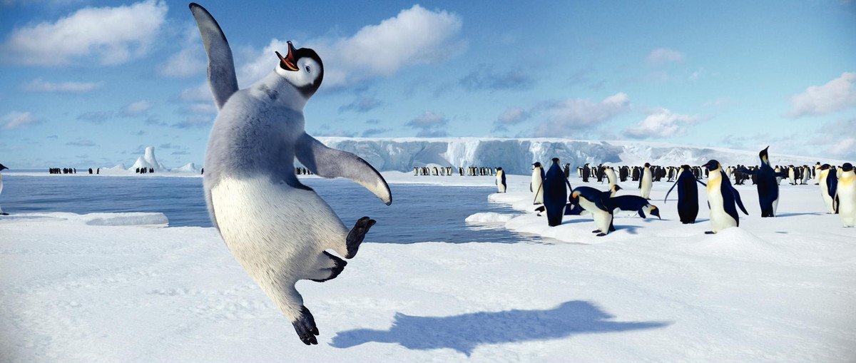 マンブルの声優はイライジャ・ウッドで、日本語吹替では手越祐也が務めた。『ハッピー フィート』Happy Feet TM & © 2006 Village Roadshow Films (BVI) Limited. © 2006 Warner Bros. Entertainment Inc. All rights reserved.