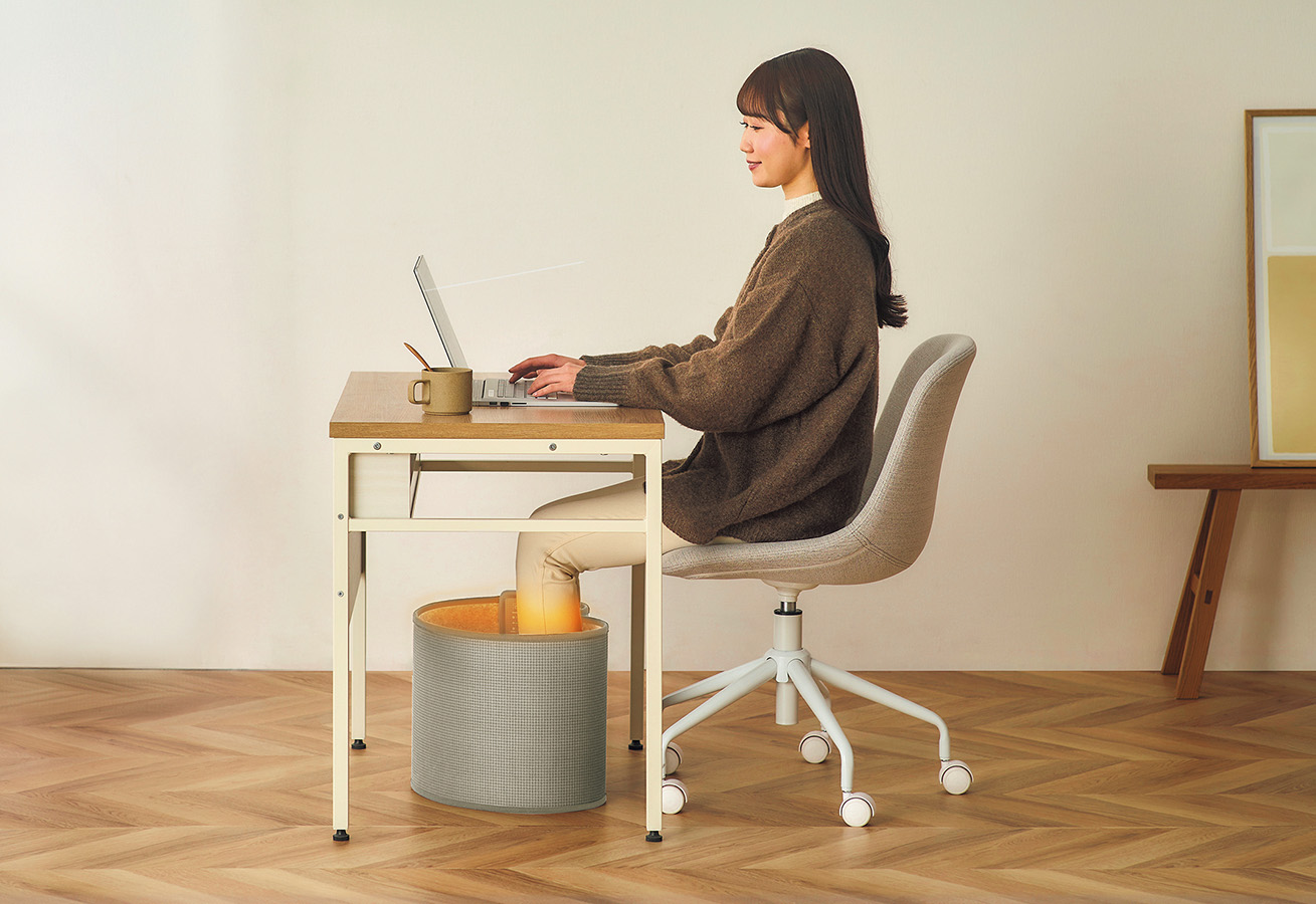 ぐるポカ パネルヒーター APH-R 12B-LH￥7,700前後／アイリスオーヤマ