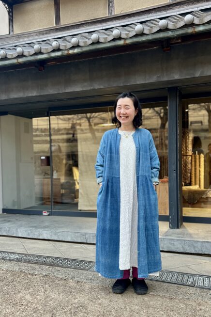 【関西スナップ】初夏が待ち遠しい！ 着心地抜群のブルー&ホワイト