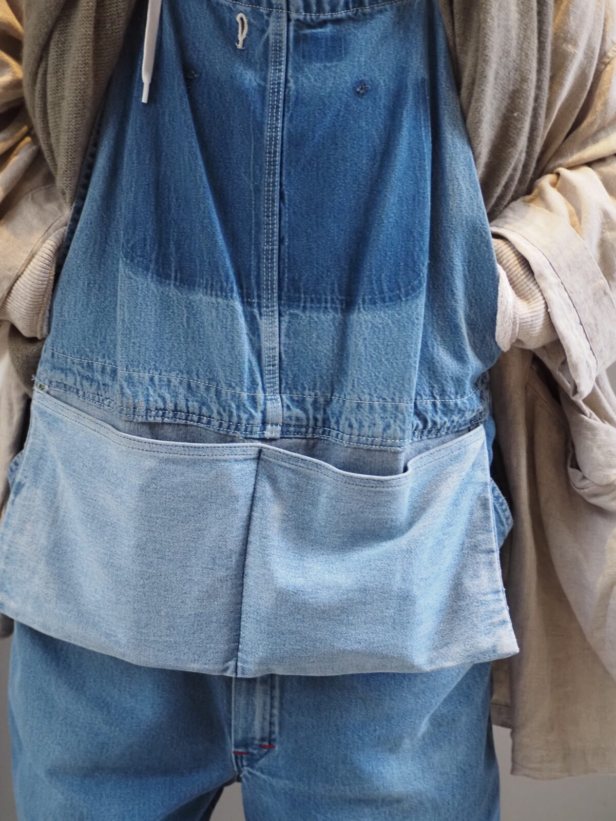 デニムのオーバーオール