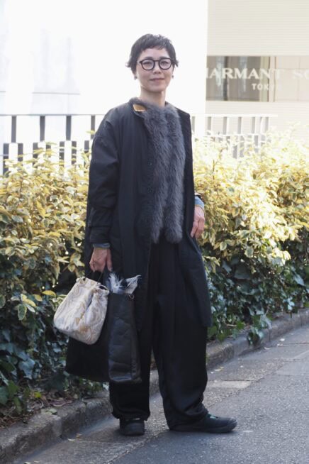 【スナップ】1泊2日の旅コーデを拝見！ 重く見えない異素材ミックスの作り方