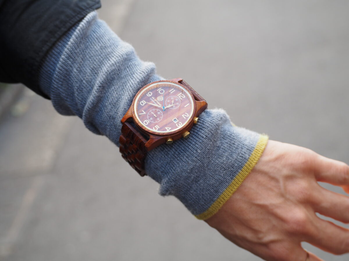 木製の腕時計